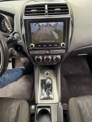 Mitsubishi outlander 2021 image 2