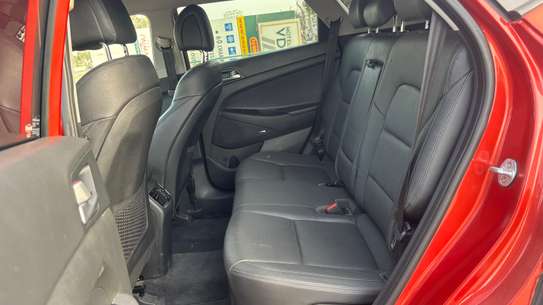 HYUNDAI TUCSON full image 11
