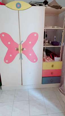 Lit et armoire enfant blanc rose  avec tiroirs intégrés image 2