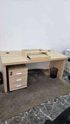 Bureau avec tirois+ compartiment pour clavier -très bon état image 10