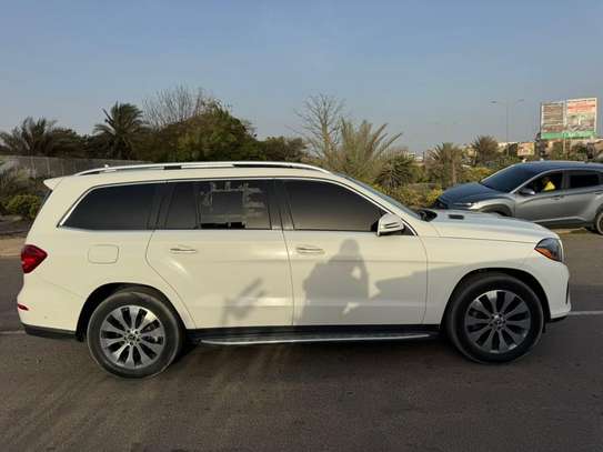 Mercedes image 3