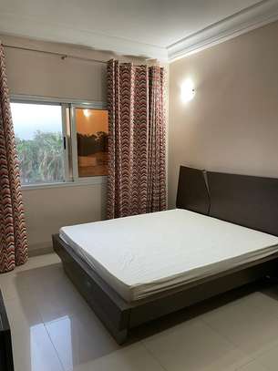 Joli appartement F4 meublé à louer aux Almadies image 9