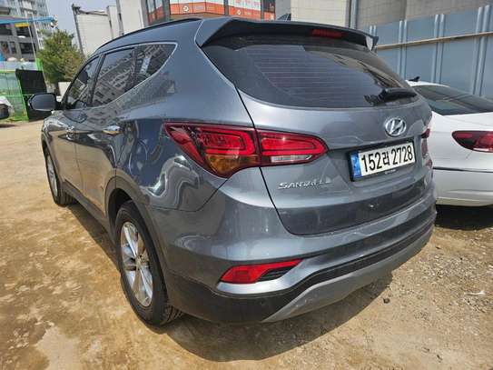 Hyundai Santa Fe 2018 SUV gris spacieux image 5