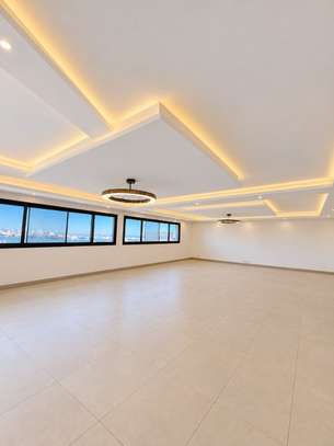 Duplex Premium à vendre en ville av Djily Mbaye vue sur mer image 2