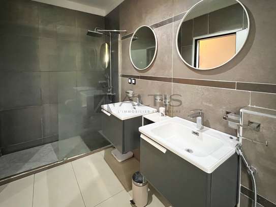 APPARTEMENT D’EXCEPTION À VENDRE – 230 m² - LES ALMADIES image 8