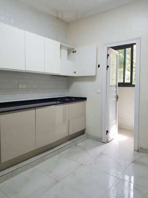 APPARTEMENT A LOUER AUX POINT E image 3