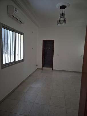 GRANDE VILLA  À LOUER AUX ALMADIES image 9
