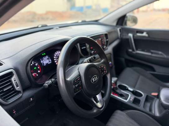 KIA SPORTAGE image 10
