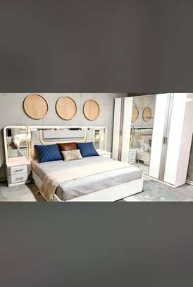 Chambre à coucher royale disponible image 10