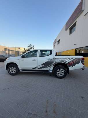 Mitsubishi l200 image 5