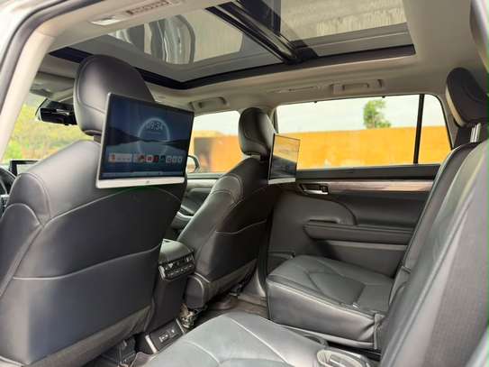 Toyota Highlander 2023 platinum image 9