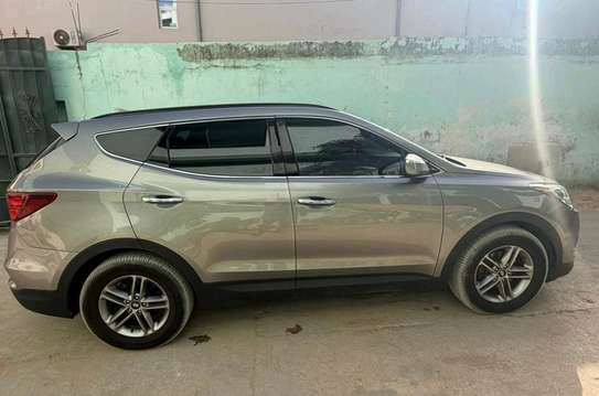 Hyundai Santafe 2018 image 2