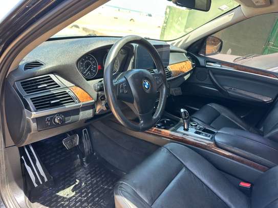 BMW X5 SUV noir spacieux performance image 4