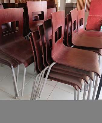 Chaises en bois en fer image 2