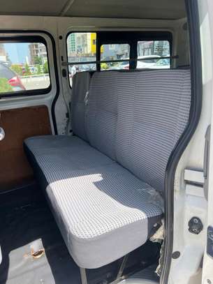 Toyota Hiace 2016 image 12