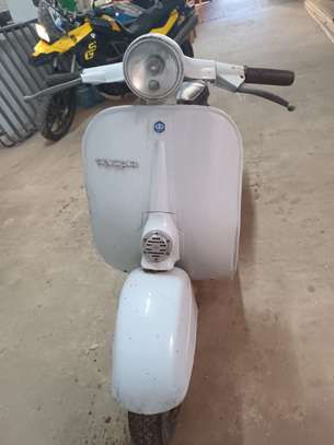 2 VESPA VINTAGE BLANC ET BLEU A RESTAURER image 4