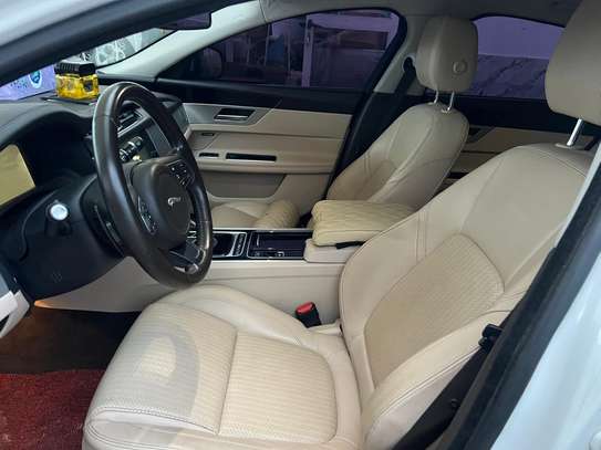 Jaguar XF 2017 full option gasoil image 10