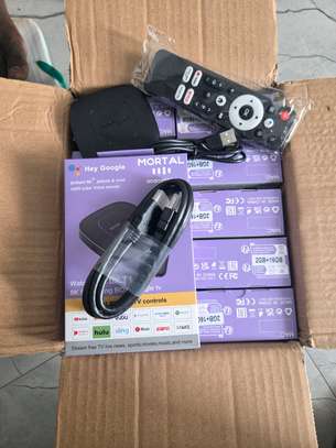 Android TV Box noire compacte avec port USB image 4