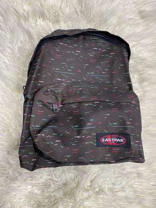 Eastpak sac à dos bleu motifs multicolores standard image 12