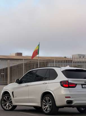 BMW X5 Pack M blanc feux LED avant puissant image 8