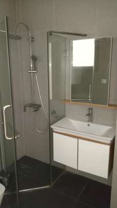 Appartement moderne avec balcon et garage sécurisé image 8