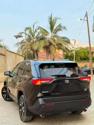 TOYOTA RAV4 LE  Année : 2019 image 5