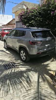 Jeep Compass 2018 SUV argent robuste et polyvalent image 4