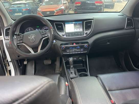 HYUNDAI TUCSON Année :2017 VENANT CORREE image 2