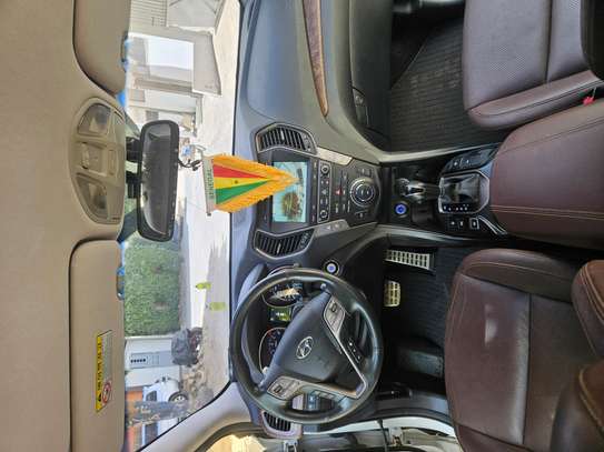 Hyundai santa-fe image 3