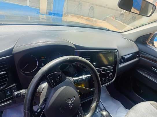 MITSUBISHI OUTLANDER 2019 image 14