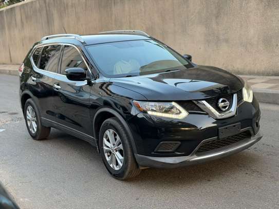 Nissan SUV 2016 image 2