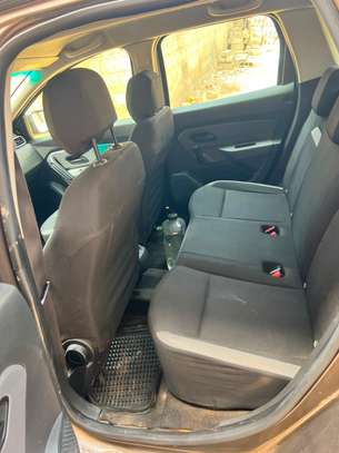 Renault Duster SUV 4x4 image 6