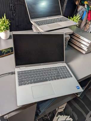 Dell latitude 5520 i7 11th gen 16gb ram ordinateur portable image 5