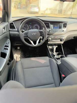 HYUNDAI TUCSON image 3