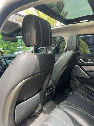 Range Rover Velar SUV blanc performance et style image 7