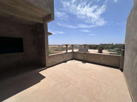 Maison R+3 à vendre à Ndiakhirate image 9
