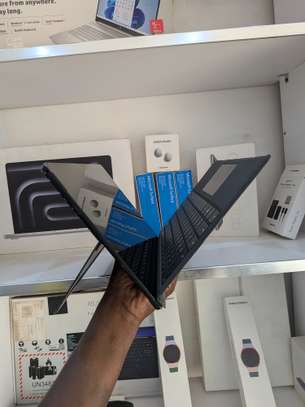 Microsoft Surface Pro 6 ) i5 8e generation ) 8g de ram ) 256 image 2