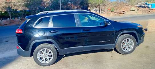 Jeep Cherokee image 8