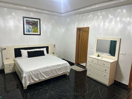 Appartement meublé de 3 pièces RDC à Keur Massar image 4