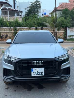 Audi Q8 S-LINE image 2