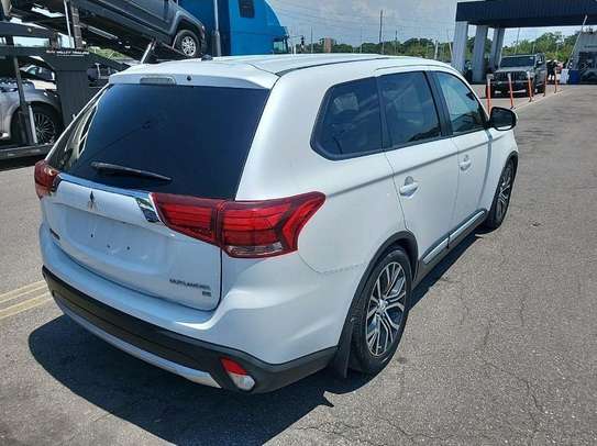 Mitsubishi Outlander 2017 image 3