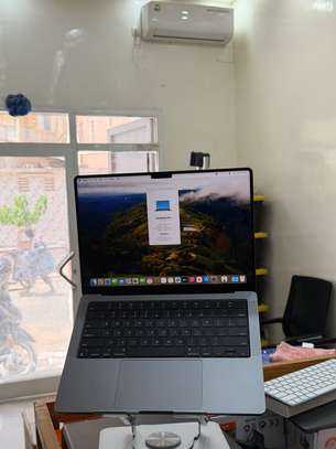 MacBook Pro M2 Pro 14 Pouces image 2