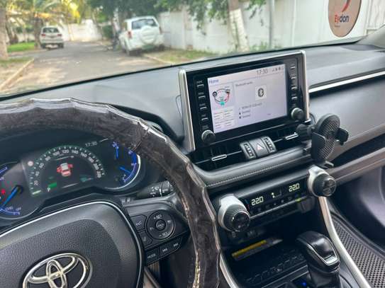Toyota RAV4 2020 SUV image 8
