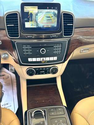 Mercedes Benz GLE400 image 10