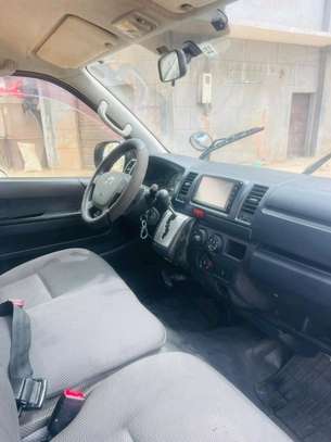 Toyota hiac Automatic Diasel image 4
