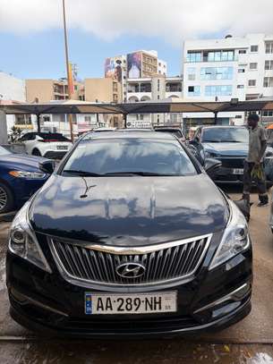Hyundai Grandeur Berline  4 portes noire performance image 4