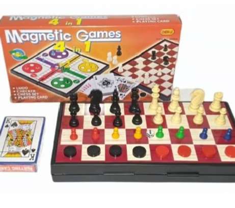 Ensemble de jeu 4 en 1, échecs, ludo, dame et cartes image 2