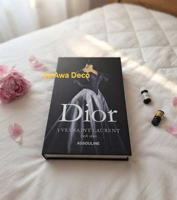 Faux livres design Dior, Vogue , Chanel image 5