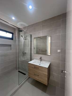 Appartement à Louer F4 Grand Standing Almadies Recasement image 5
