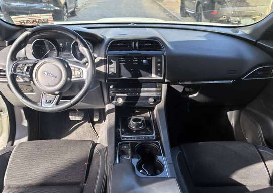 4 x 4  JAGUAR F-PACE  DIESEL AUTOMATIQUE   AWD image 3